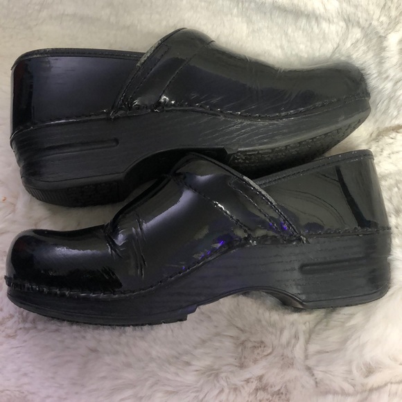 Dansko XP Pro Patent Leather Clogs – Black
Size EU 38 (US Women’s 7) - Picture 3 of 9